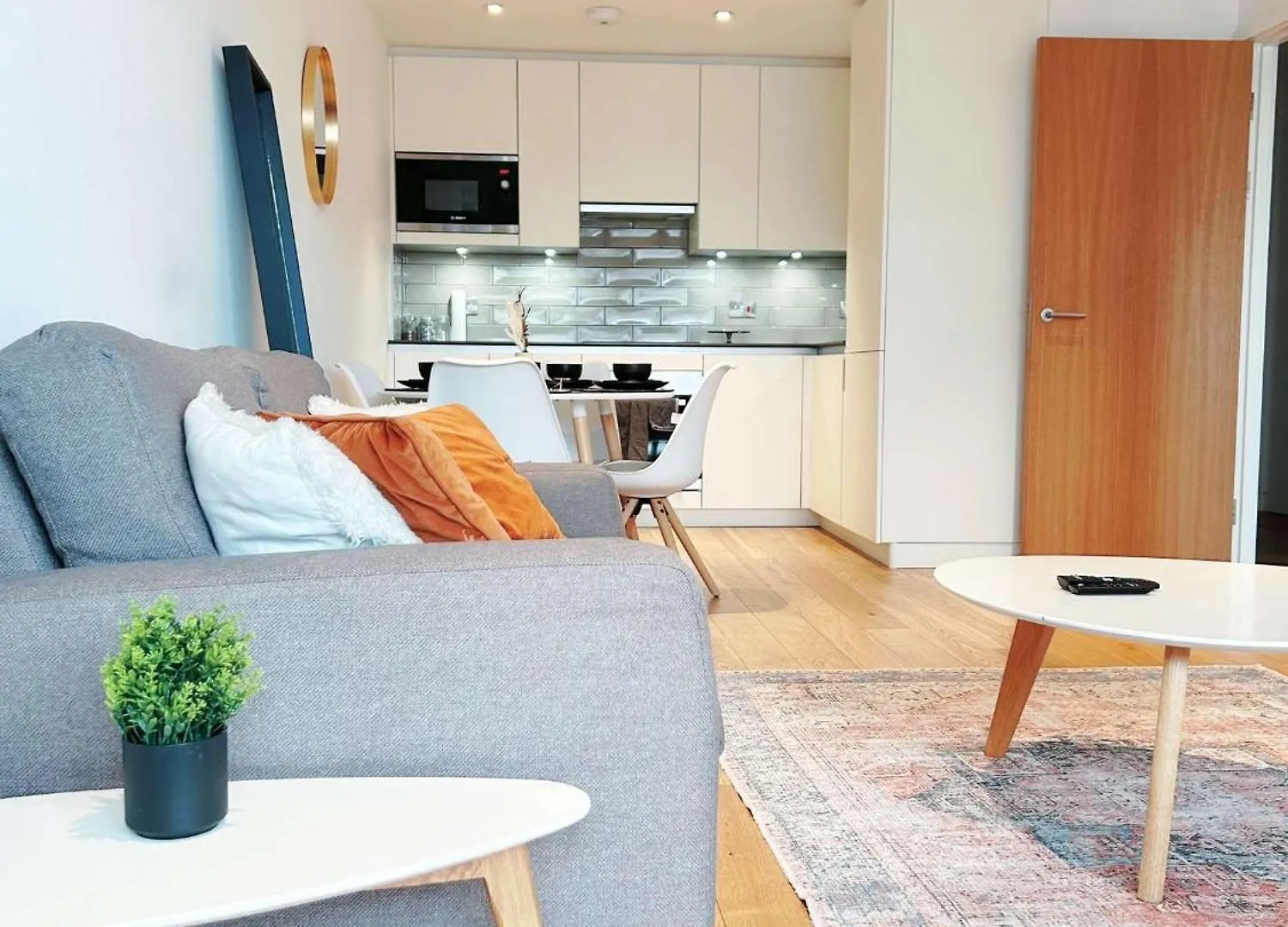 A Charming 2 Bedroom Flat location